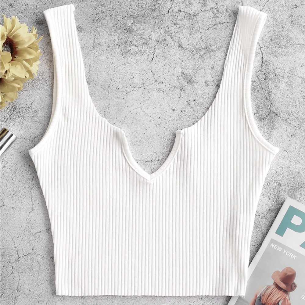 Ribbed v-cut crop tank top